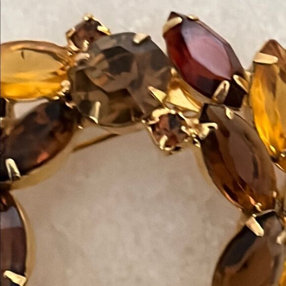Vintage Elegant Amber, Garnet & Smokey Rhinestone’s 3 Pc Brooch & Clip Earrings - Picture 4 of 9